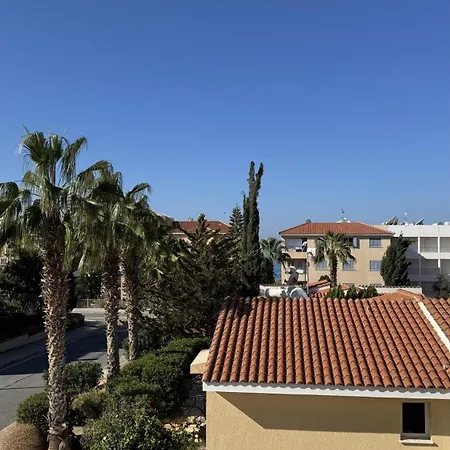 Golden Hour At King Danaos Apartamento