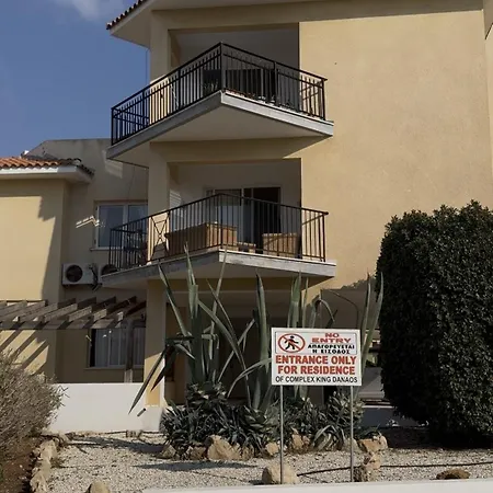 Golden Hour At King Danaos Appartement *