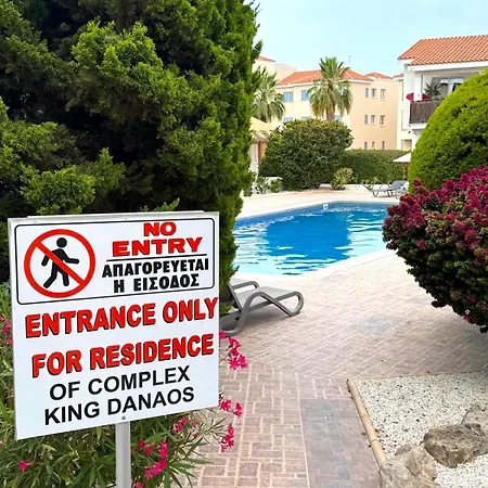 Golden Hour At King Danaos Appartement *