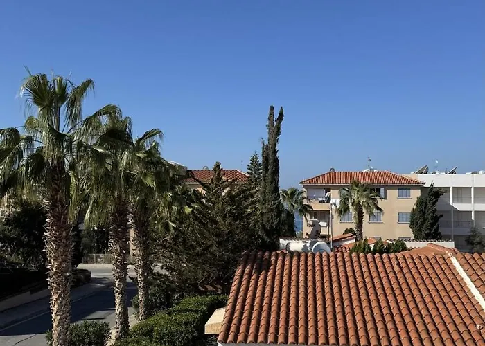 Golden Hour At King Danaos 아파트