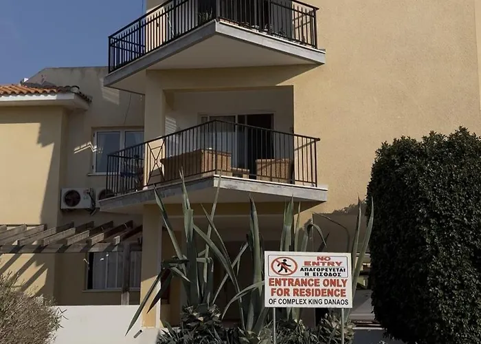 Golden Hour At King Danaos アパート *